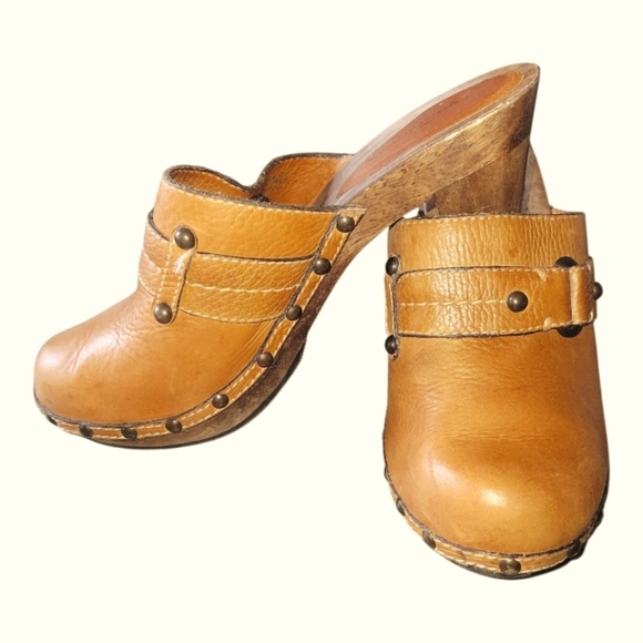 Banana Republic Vintage Tan Leather Clogs with Studded Detail Wooden Heels 8 - Picture 6 of 7
